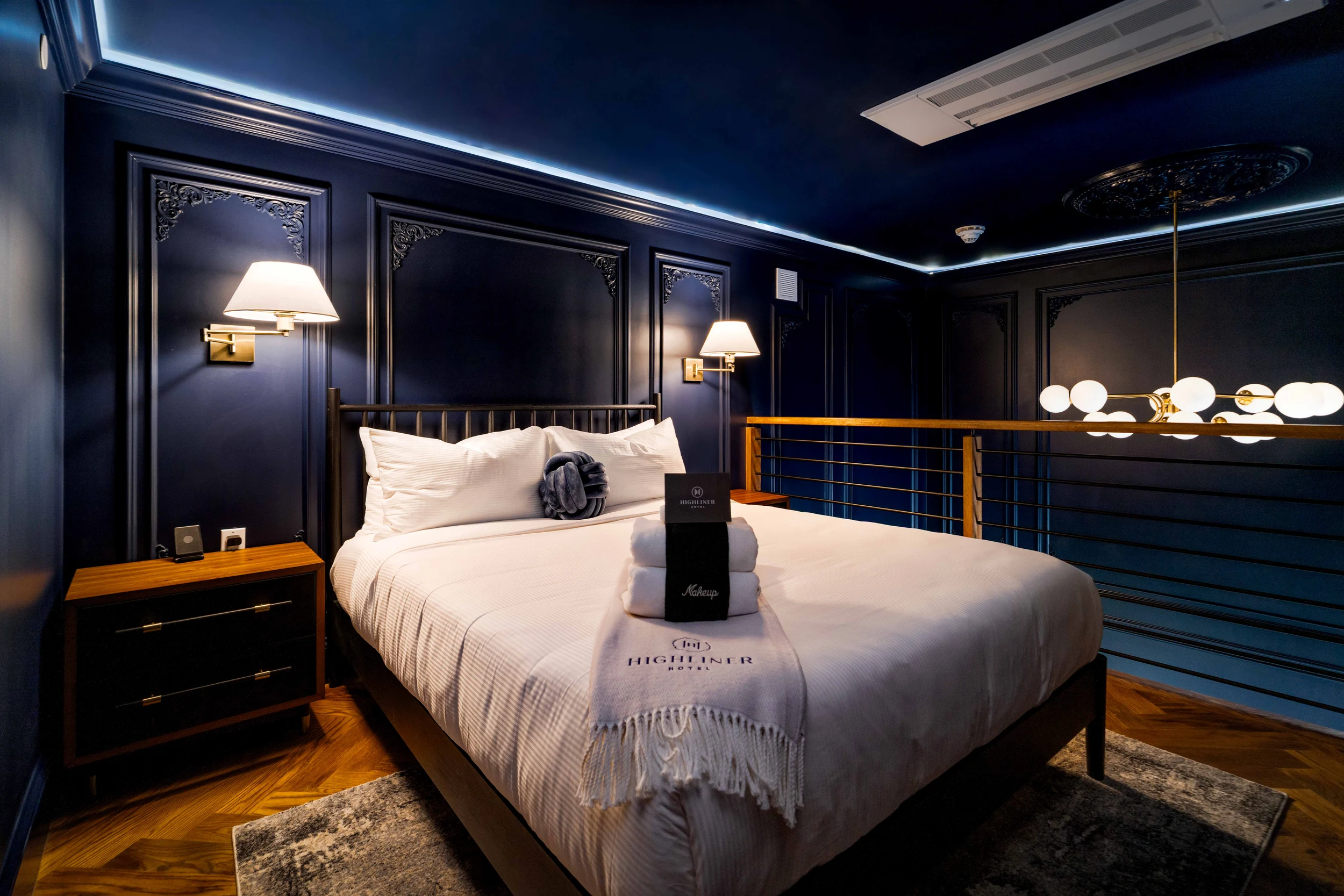 Highliner Room 11 Bedroom